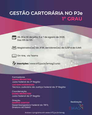 Apresentação de curso sobre gestão cartorária no Poder Judiciário, com informações sobre datas, inscrições e equipe de instrutores, voltada a profissionais do setor jurídico. A imagem tem detalhes em na cor roxo e rosa nos canto inferior e superior e uma imagem central de um computador em tom de cinza claro.