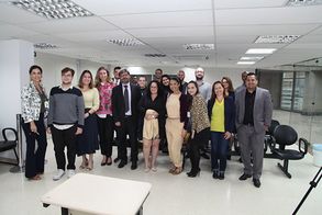 Juiza Federal Dra. Raecler Baldresca recebendo os alunos na 3ª Vara Criminal da Justiça Federal da 3ª Região