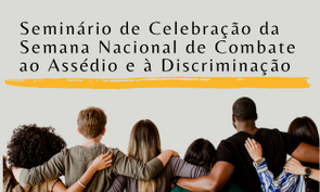 Imagem do Seminário de Celebração da Semana Nacional de Combate ao Assédio e à Discriminação, com 6 pessoas de costas abraçadas. 