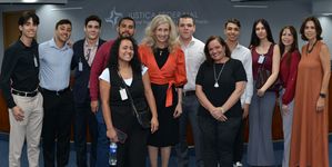 Desembargadora federal Leila Paiva, servidoras da Ouvidoria-Geral e alunos Mackenzie.