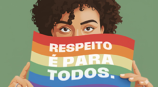 Ilustração de uma pessoa com pele morena e cabelo cacheado segurando uma bandeira com as cores do arco-íris, símbolo do orgulho LGBTQIA+. A bandeira cobre parcialmente o rosto da pessoa, revelando apenas os olhos. No centro da bandeira, está escrito em letras brancas: &quot;RESPEITO É PARA TODOS.&quot; O fundo é de cor verde.